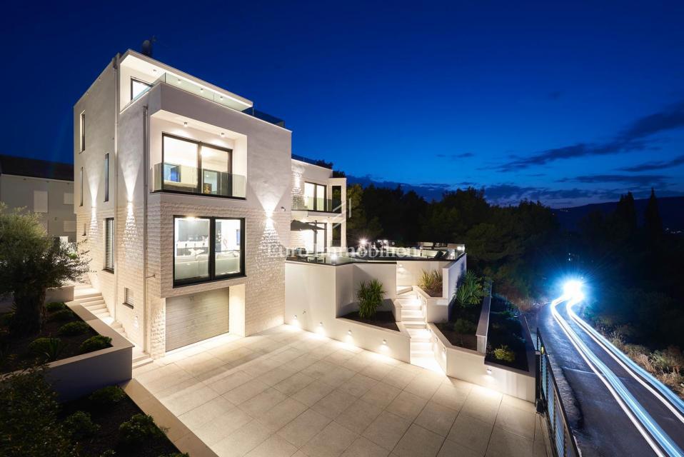 Villa mozzafiato con vista sul mare e piscina riscaldata, Trogir