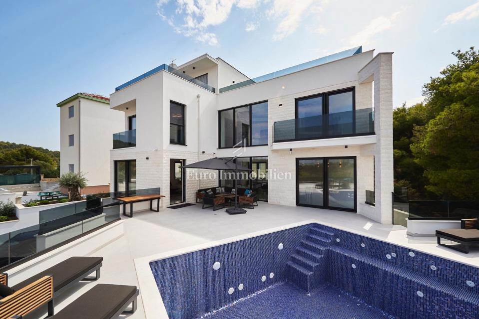 Villa mozzafiato con vista sul mare e piscina riscaldata, Trogir