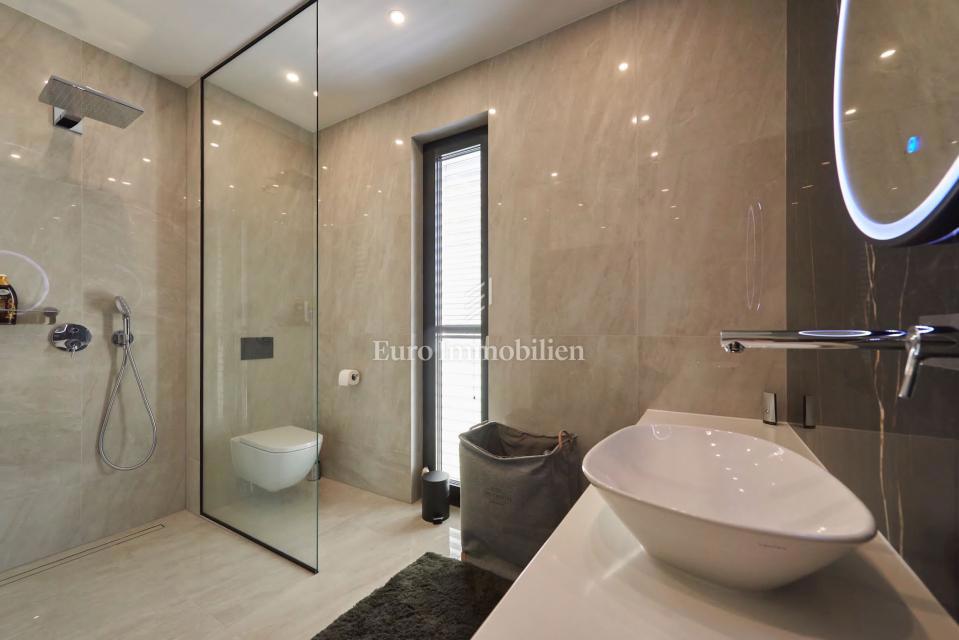 Villa mozzafiato con vista sul mare e piscina riscaldata, Trogir