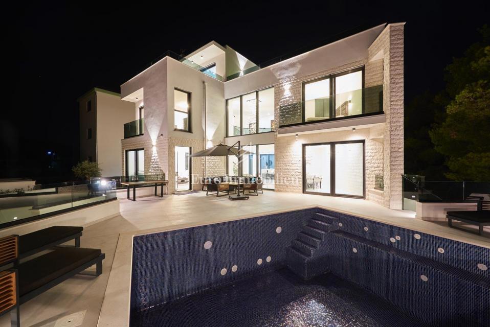 Villa mozzafiato con vista sul mare e piscina riscaldata, Trogir