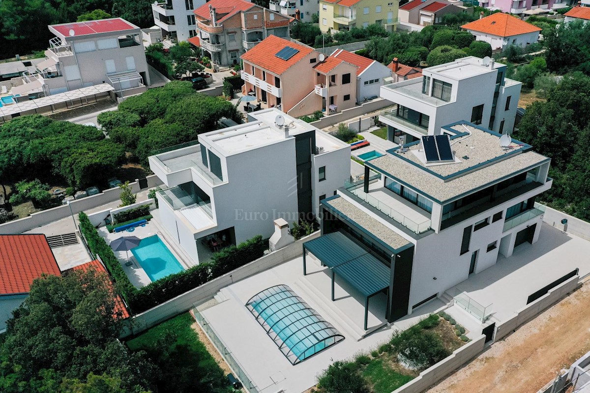 Luxury villa with pool, 50 m from the sea, Petrčane-Zadar