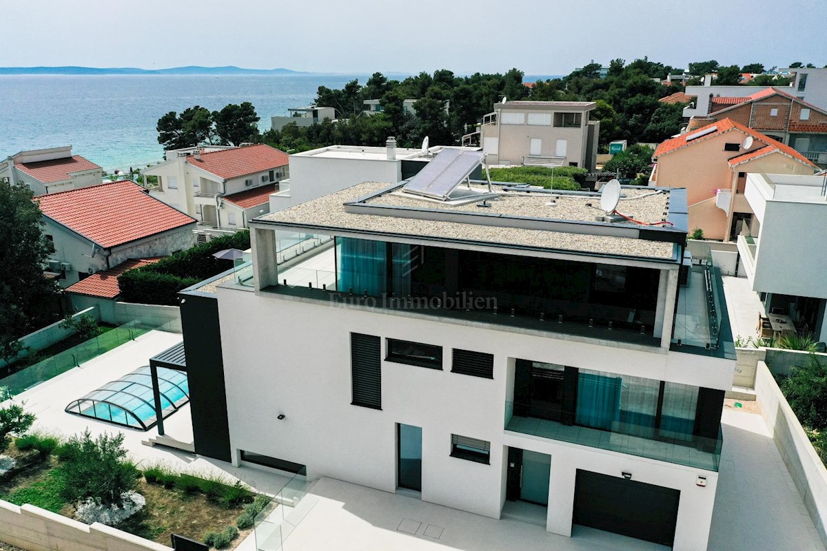 Luxury villa with pool, 50 m from the sea, Petrčane-Zadar