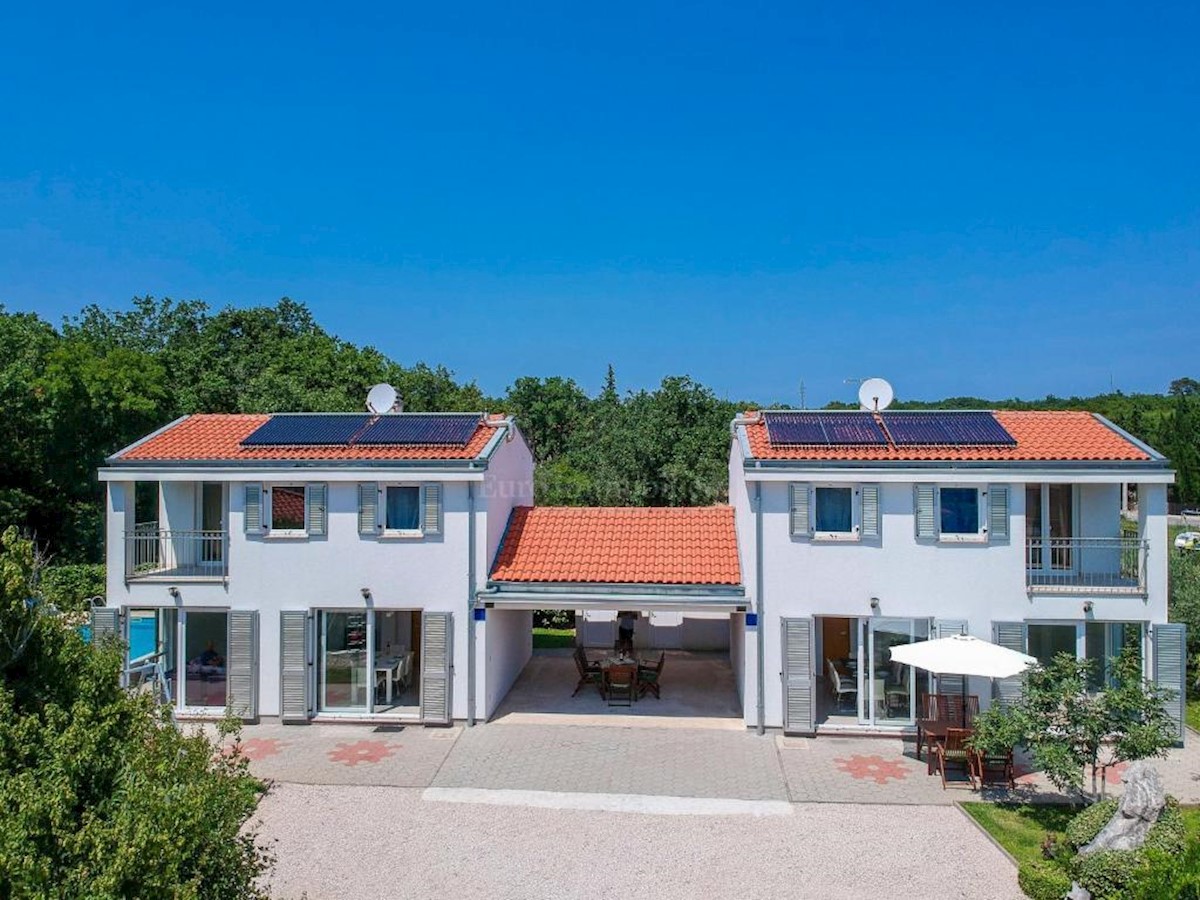 Beautiful house with two residential units and a swimming pool