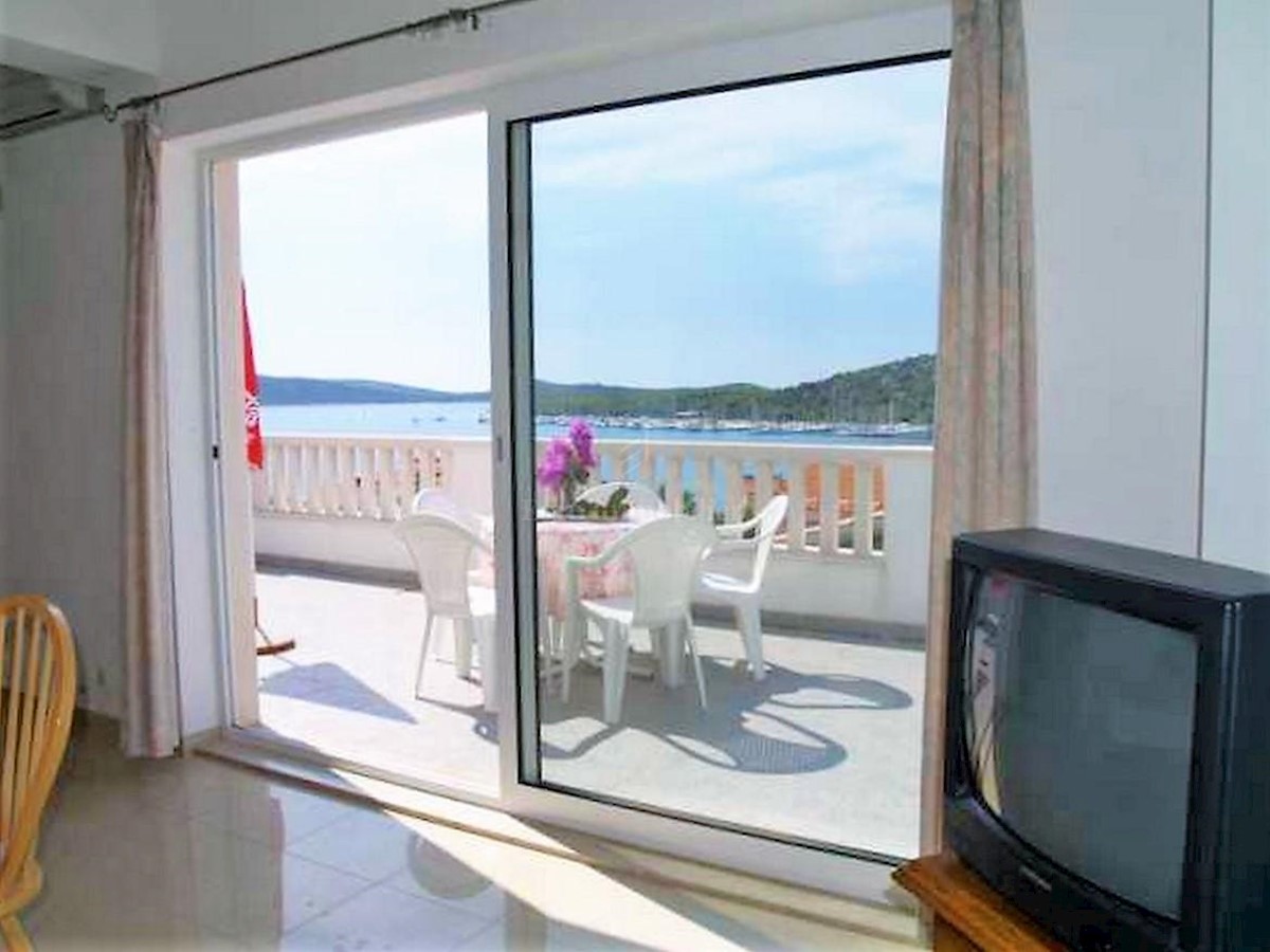 Apartment house in a great location with a view of the sea