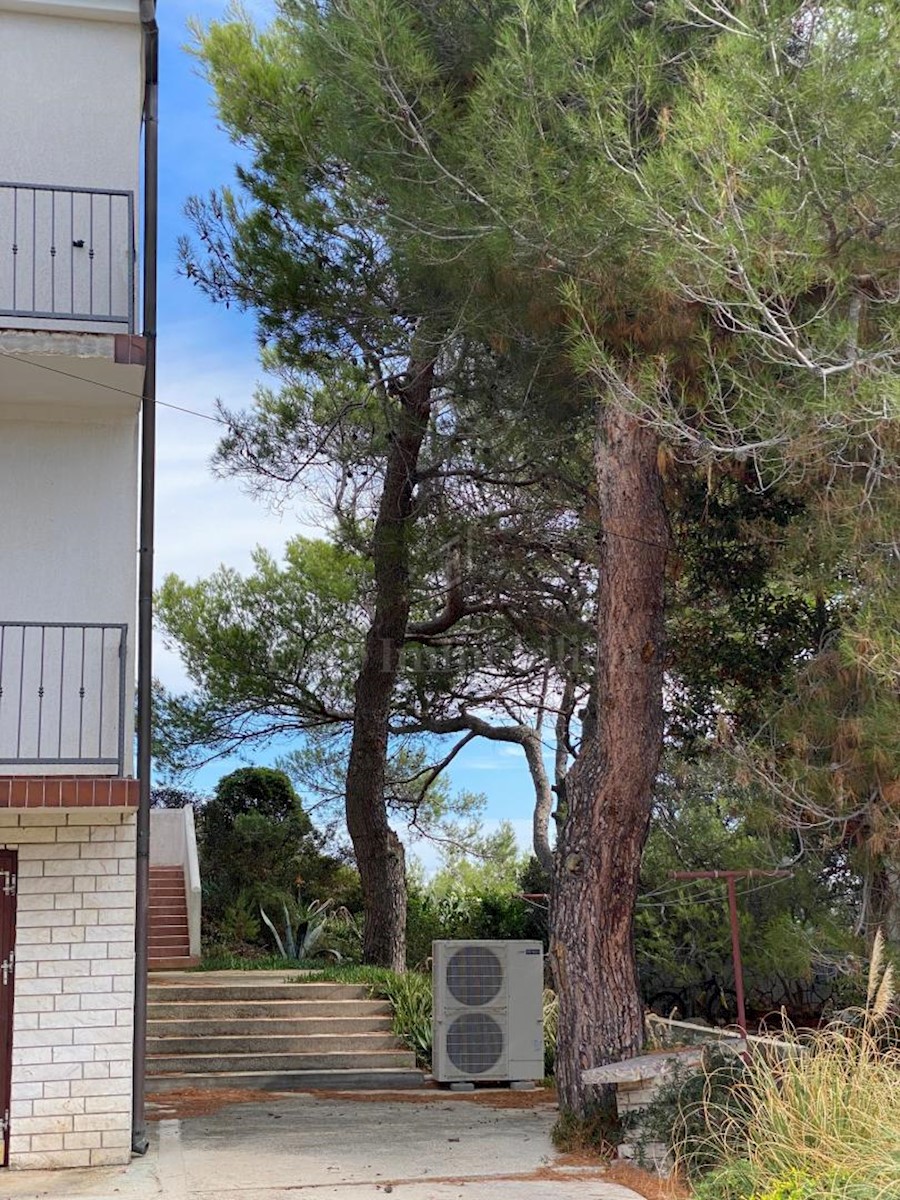 House first row to the sea, Mali Lošinj