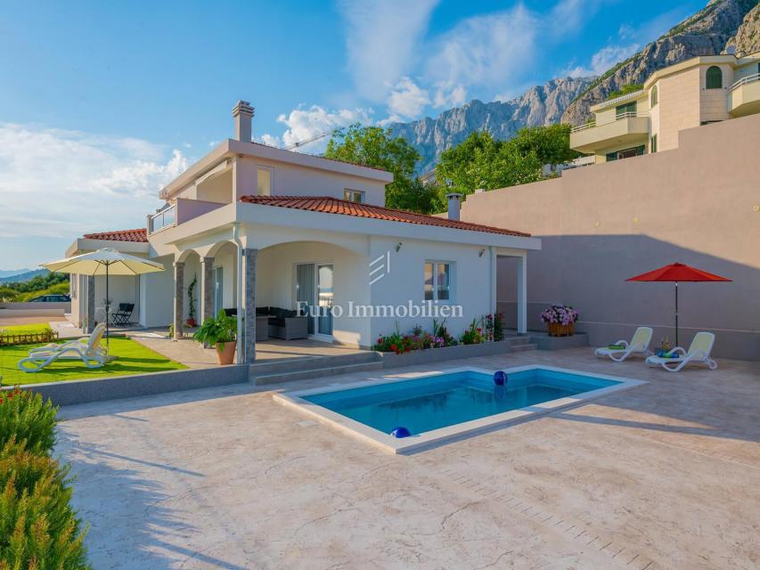 Beautiful villa with a pool and a panoramic view of the sea