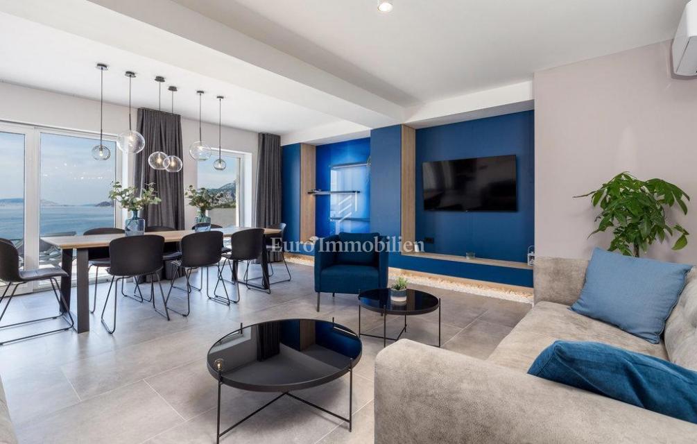 Casa moderna, prima fila al mare vicino a Senj