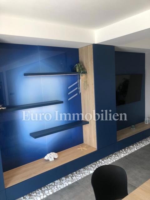 Casa moderna, prima fila al mare vicino a Senj