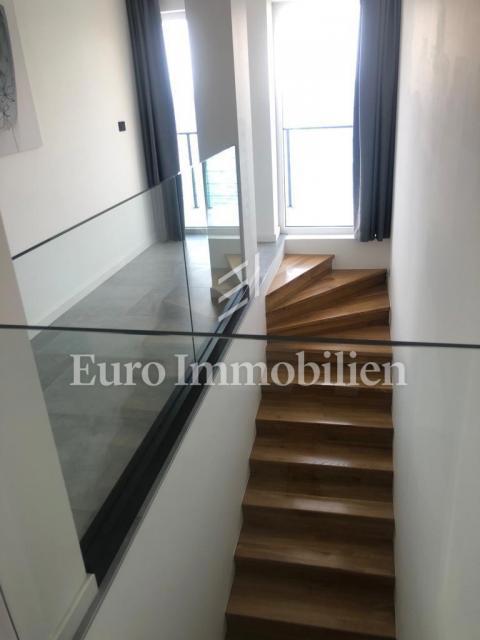 Casa moderna, prima fila al mare vicino a Senj