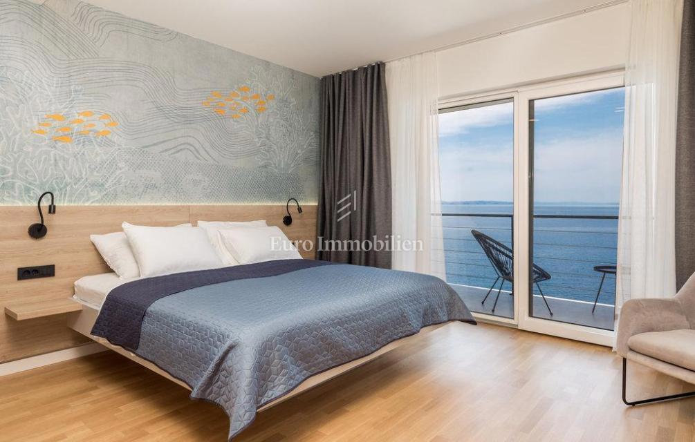 Casa moderna, prima fila al mare vicino a Senj