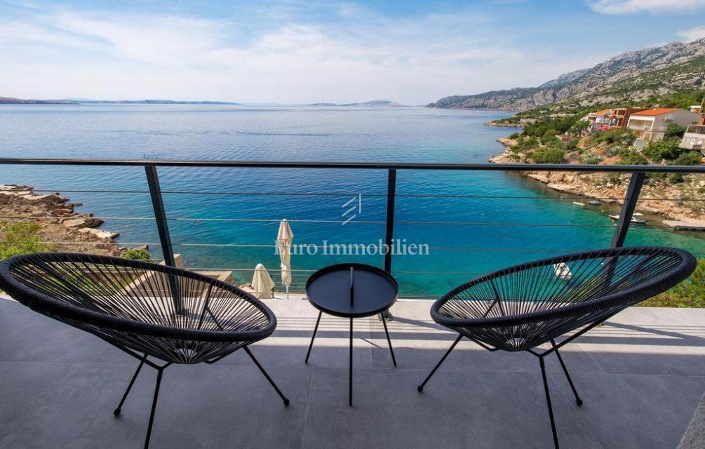 Casa moderna, prima fila al mare vicino a Senj