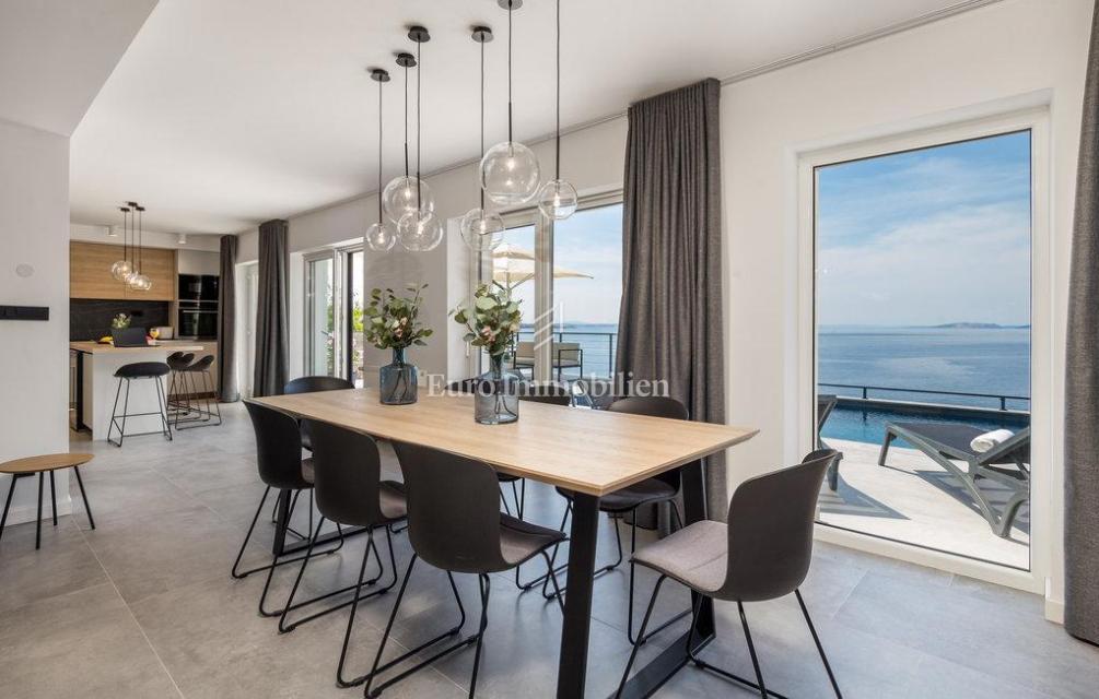 Casa moderna, prima fila al mare vicino a Senj