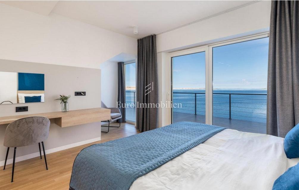 Casa moderna, prima fila al mare vicino a Senj