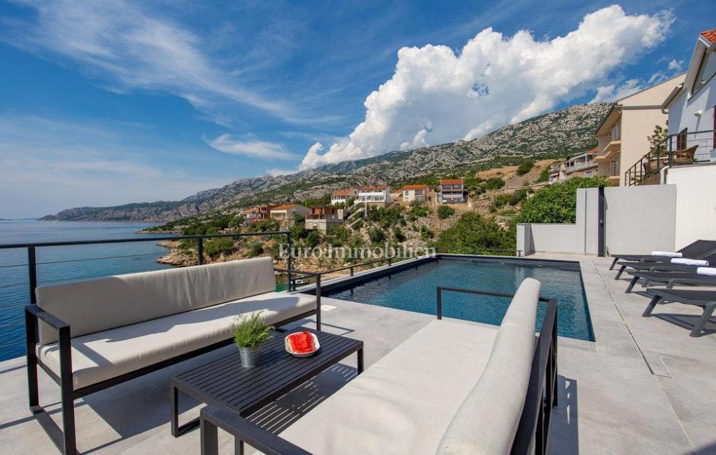 Casa moderna, prima fila al mare vicino a Senj