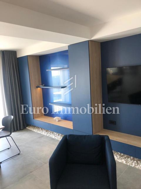 Casa moderna, prima fila al mare vicino a Senj