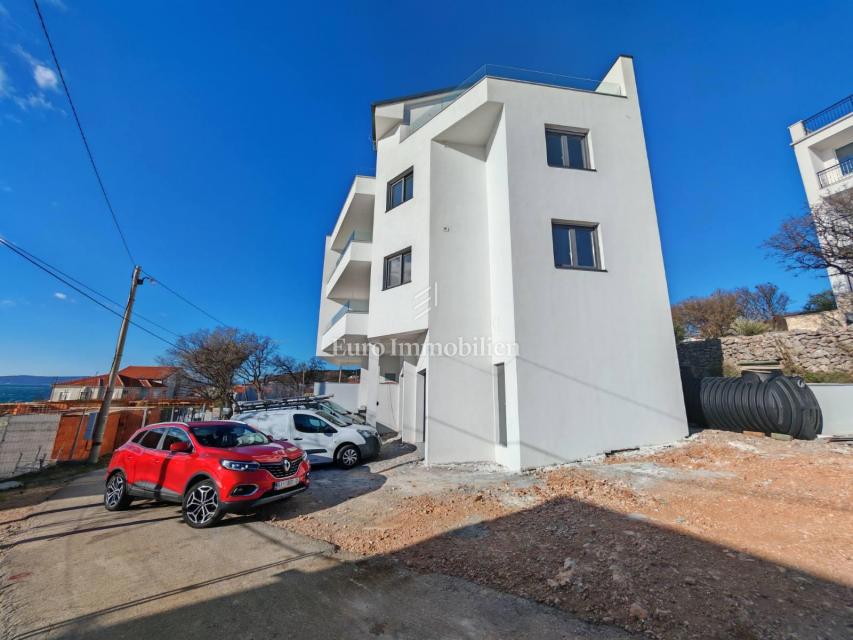 Apartment in the attic 50 meters from the sea, new building