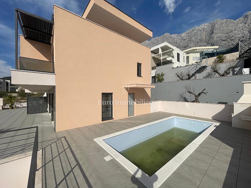 Nuova villa con piscina e bellissima vista mare sopra Makarska