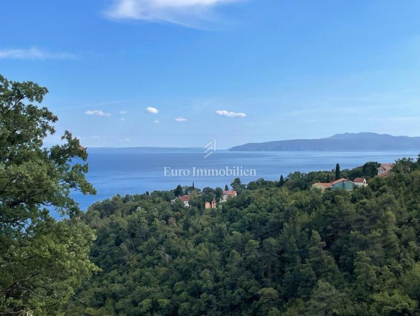 Ičići, terreno con permesso di costruzione e vista mare