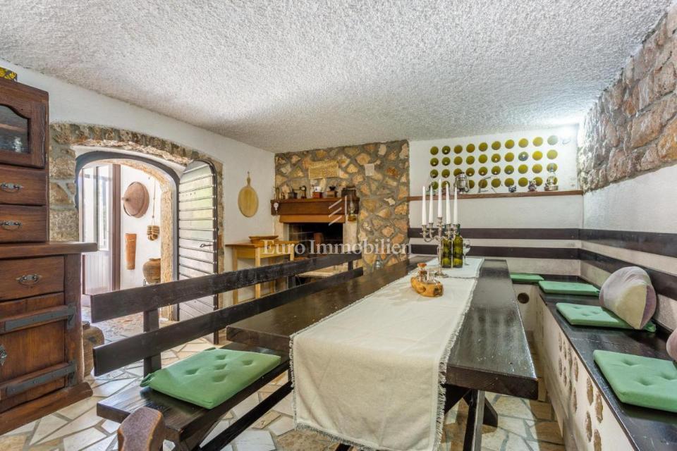 Krk, dintorni di Vrbnik, due case in  posizione tranquilla