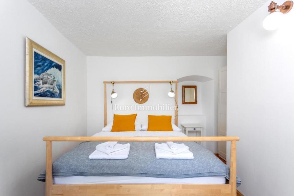 Krk, dintorni di Vrbnik, due case in  posizione tranquilla