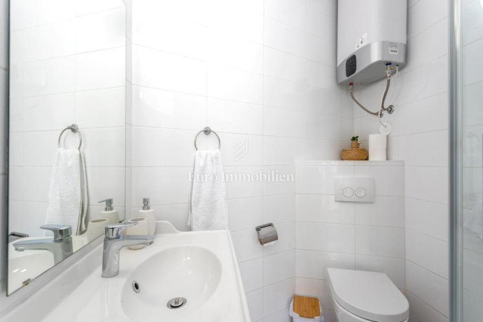 Krk, dintorni di Vrbnik, due case in  posizione tranquilla