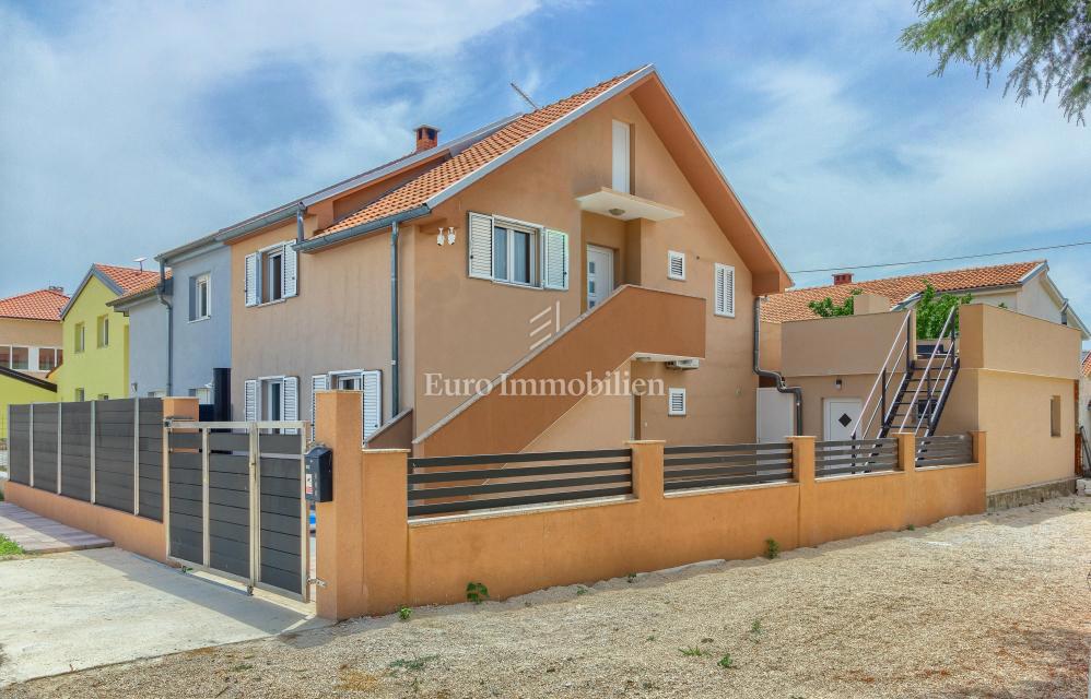 Biograd na Moru, Kakma, casa con due appartamenti e piscina