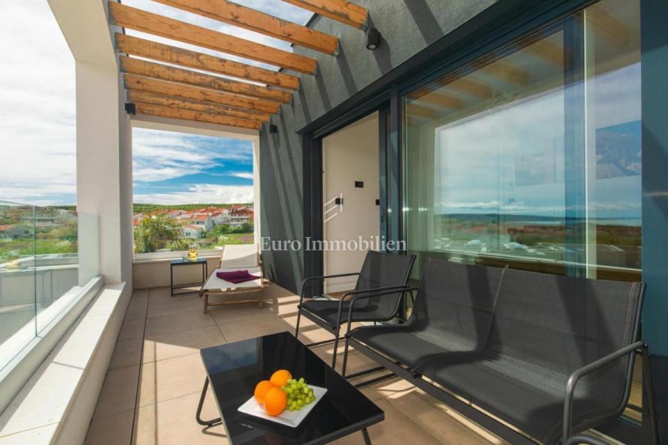 Bellissimo  penthouse  con vista mare - città di Veglia