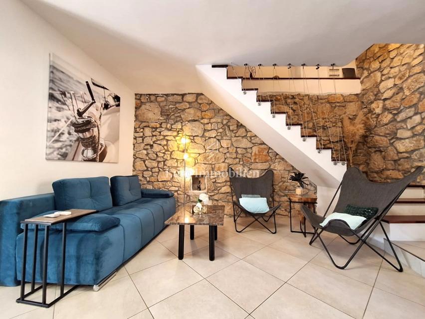 Isola di Krk, Malinska - casa in pietra con piscina