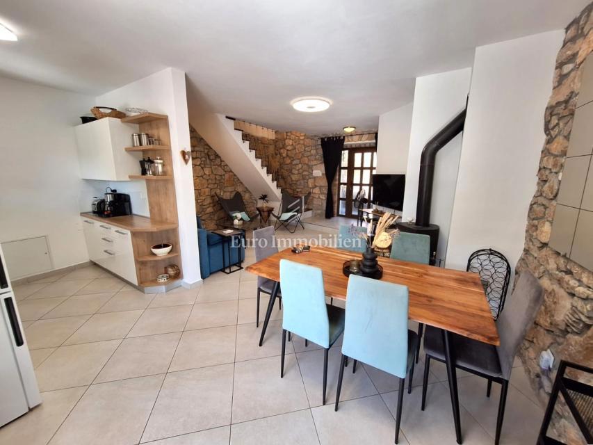 Isola di Krk, Malinska - casa in pietra con piscina