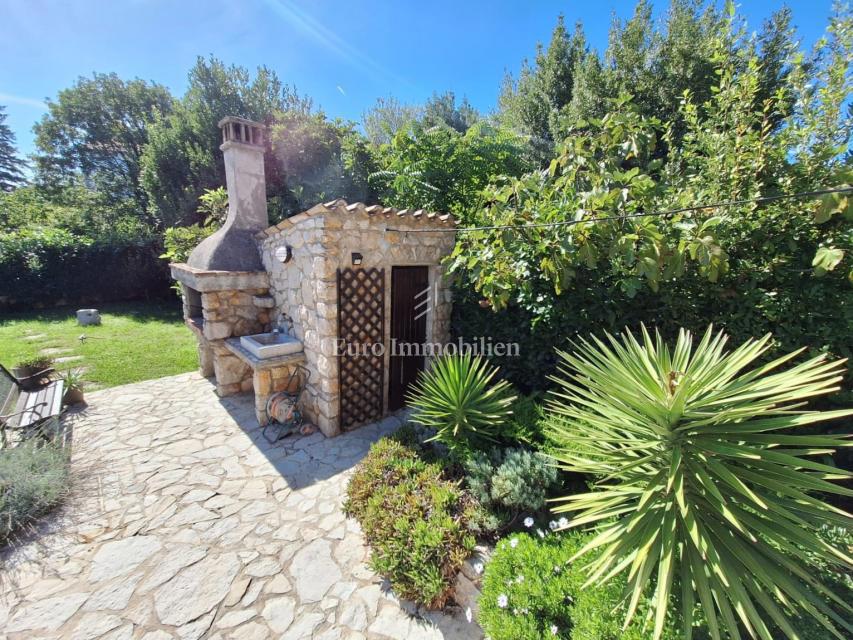 Isola di Krk, Malinska - casa in pietra con piscina