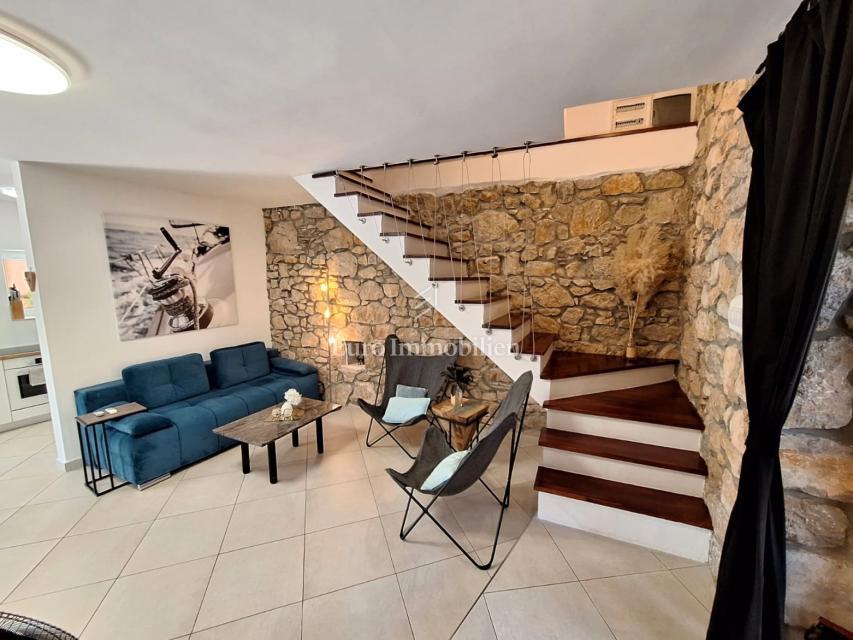 Isola di Krk, Malinska - casa in pietra con piscina