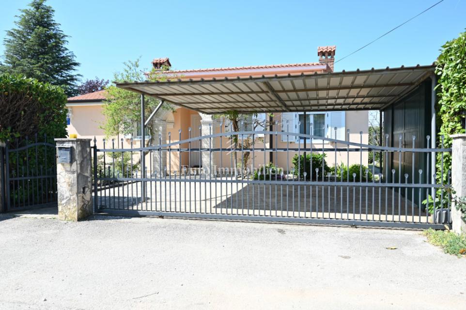 Dintorni di Parenzo - casa con piscina riscaldata