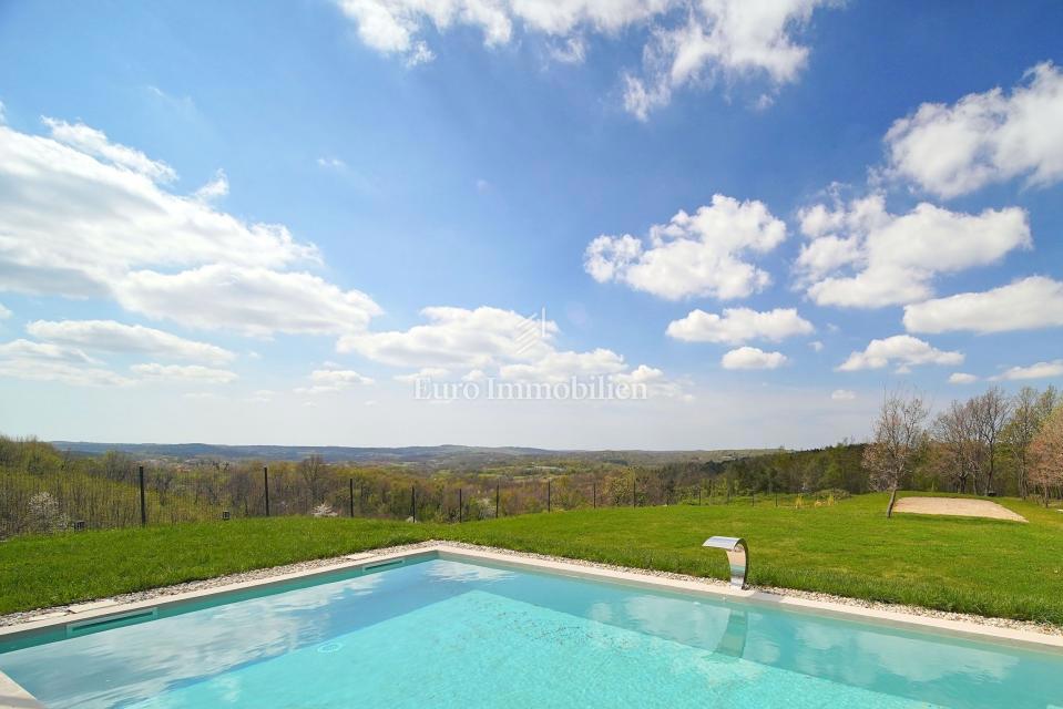 Casa moderna con piscina - dintorni di Montona