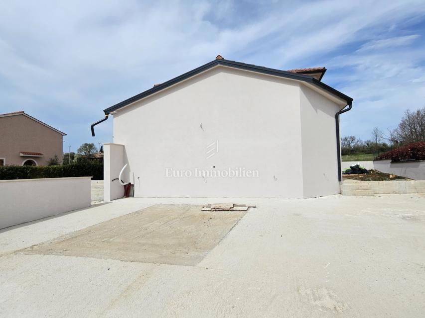 Casa indipendente con piscina - zona Parenzo