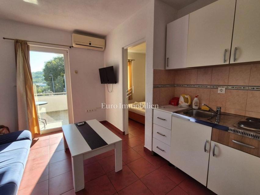 Tisno - casa con 9 appartamenti e piscina