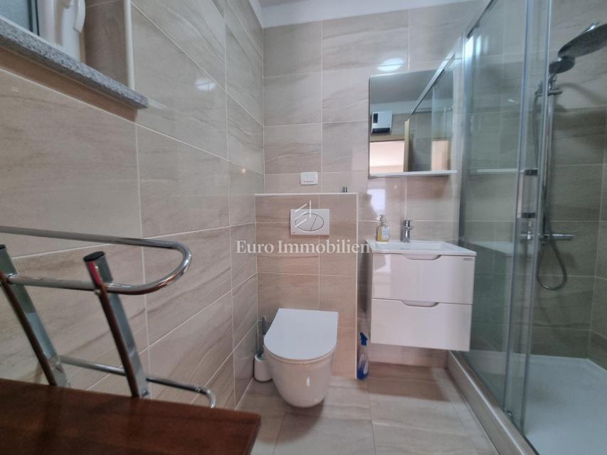 Crikvenica - appartamento in un nuovo edificio con giardino di 100m2