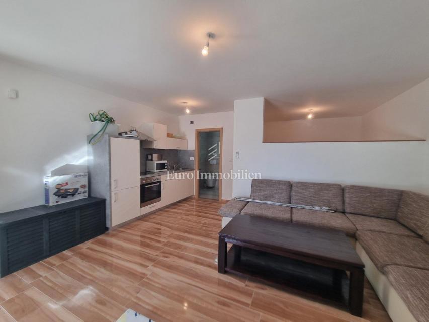 Crikvenica - appartamento in un nuovo edificio con giardino di 100m2