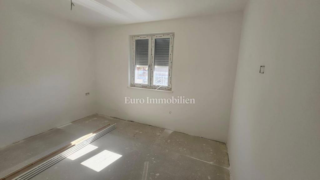 Crikvenica - appartamento al piano terra in un nuovo edificio vicino al centro