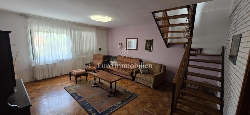 Casa con vista mare e due garage - Klenovica