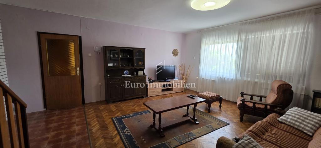 Casa con vista mare e due garage - Klenovica