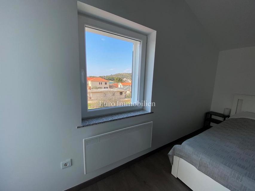 Tisno - Appartamento con giardino e vista mare