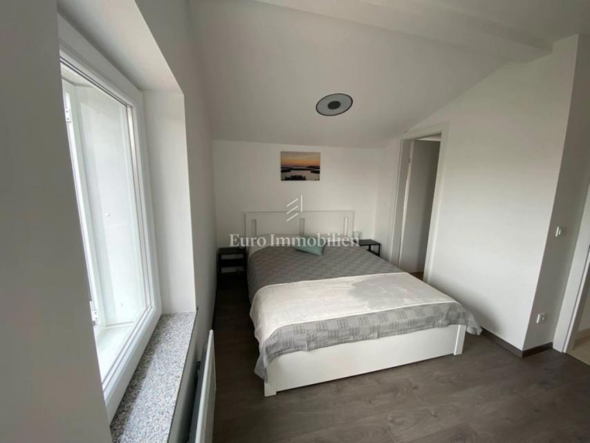 Tisno - Appartamento con giardino e vista mare