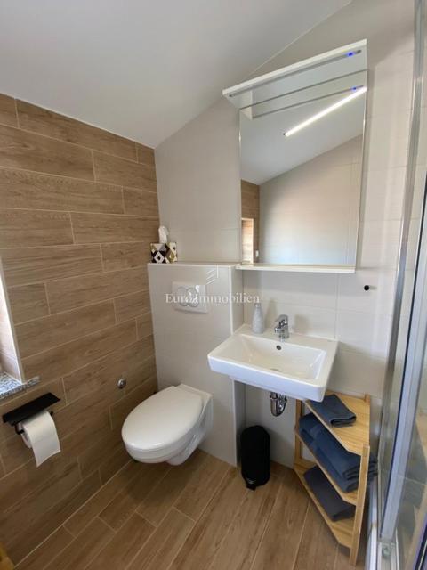 Tisno - Appartamento con giardino e vista mare