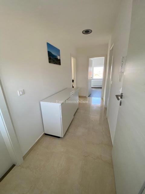 Tisno - Appartamento con giardino e vista mare