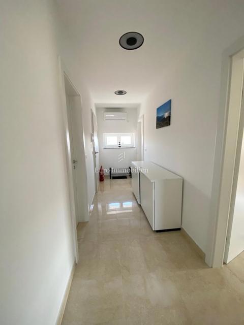 Tisno - Appartamento con giardino e vista mare