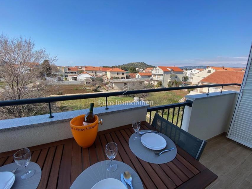 Tisno - Appartamento con giardino e vista mare