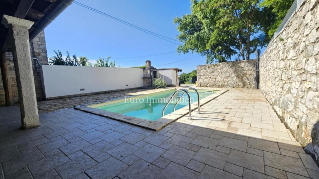 Parenzo - casa in pietra con piscina