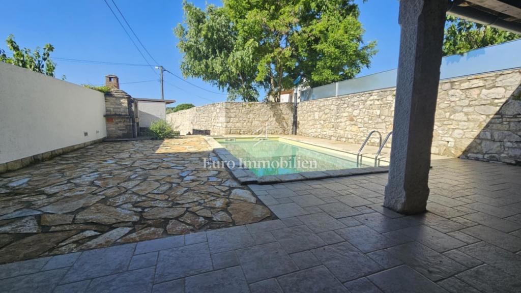 Parenzo - casa in pietra con piscina