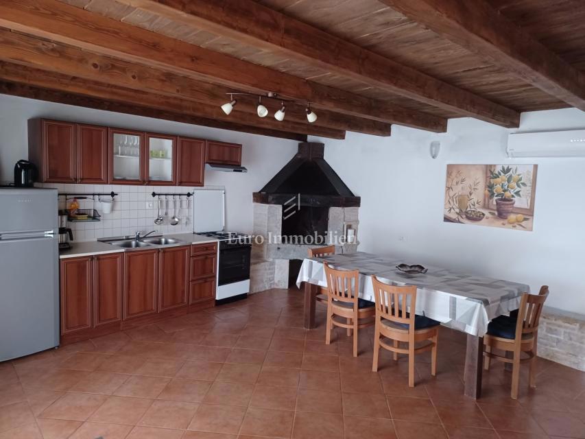 Parenzo - casa in pietra con piscina