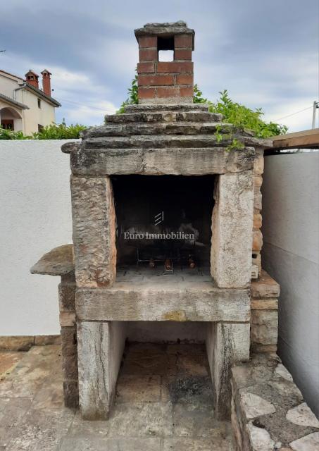 Parenzo - casa in pietra con piscina